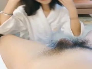 一起跟小哥双飞啪啪，颜值高身材好玩的开活好不粘人，床上的极品尤物，玩奶舔逼口交大鸡巴射嘴里