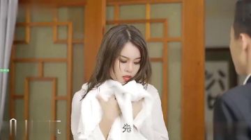冷雨夜漂亮女秘書深夜送文件全身溼透和收文件的文員激情-王蓉