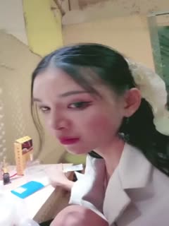 可怜美女 生病了还直播赚钱沫熙小仙女身材苗条纤细 很长的假鸡巴自慰插出血 假道具太长了 真够拼的