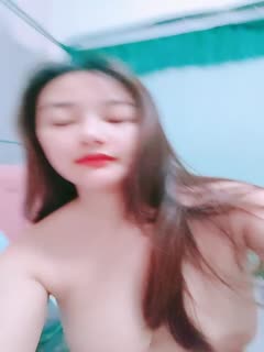顏值很高的爆乳女模特，全程露臉陪狼友發騷，淫聲蕩語不斷，各種撩騷動作刺激狼友，極品大奶子粉嫩的逼逼...