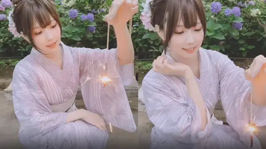 網紅美女玩著鞭炮都那么誘人