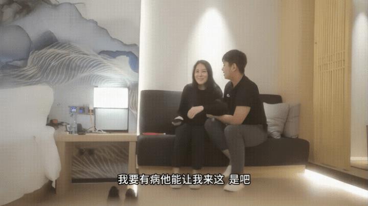 約炮素顏長沙黑衣妹大床瘋狂操逼