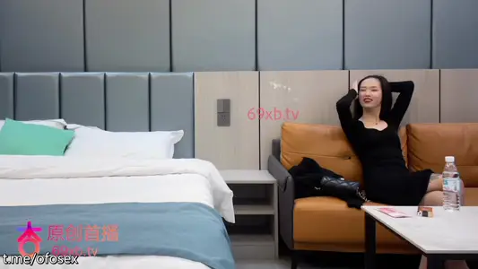 3000塊一炮，【鬼腳七探花】，身高170cm，外圍大圈00後，苗條粉嫩身材好，被幹得嗷嗷叫，爽歪歪