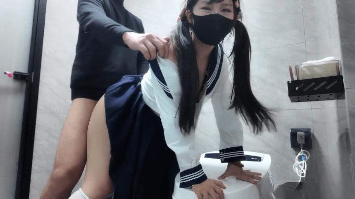 若清的小穴快要被她的老師操壞了