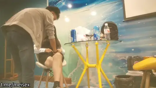 深夜約操外圍，短裙美腿，連體絲襪，扶腰後入騎乘爆插，妹子很配合
