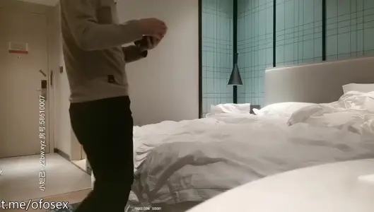 00後學生妹，粉嫩苗條，2800隨意幹，後入高潮爽叫不止，清秀可人物超所值