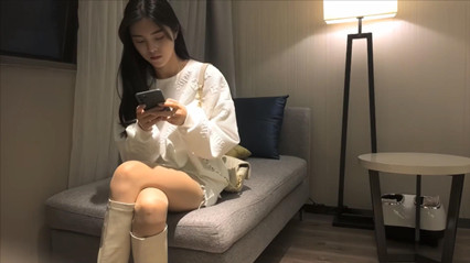【探花精選】神似王祖賢，3000網約高端外圍女神，膚白貌美大長腿，沙發啪啪幹佳人