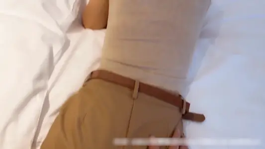 優雅氣質尤物御姐女神，辦公室女上司常年得不到滿足，只能讓下屬插爆她的小穴！高冷女神床上這么騷