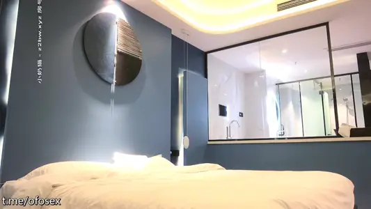 剛畢業的小學妹，校園女神清純稚嫩，哭得梨花帶雨不想舌吻，曼妙身材物超所值