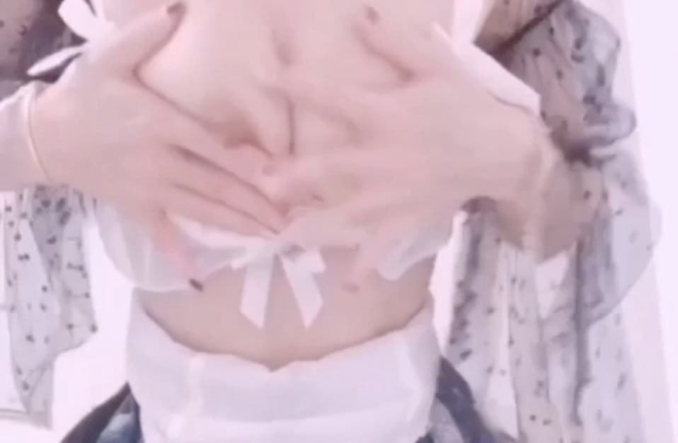 【白絲蘿莉】洛麗塔少女嬌喘溼身 純欲雙馬尾搖動白絲美腿誘惑