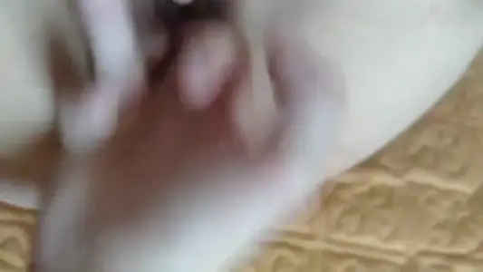 良家少婦 在家愛愛自拍 吃雞摳逼騷穴狂舔 被無套猛懟 流了一騷逼白漿 內射
