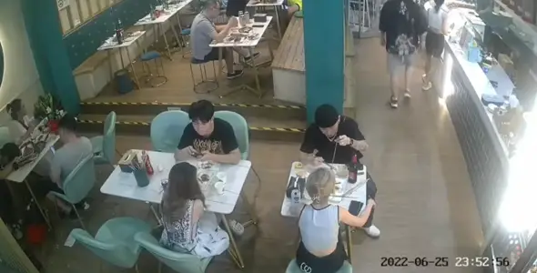 學生妹遭遇鹹豬手的!