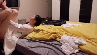 單位領導單身宿舍約炮美女女下屬 把BB操成一個大洞直接幹趴了完美露臉