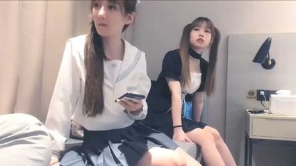 【高端探花】一次約兩個，JK跟女僕通通滿足我的慾望 打樁機左右開工
