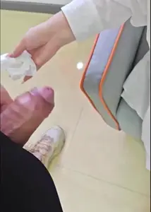 少婦老公就在隔壁打牌 我就在旁邊操她騷逼