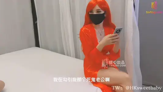 推特甜心蜜汁白虎寶貝偷情騷母狗，老公查崗謊稱在跑步，刺激溼淋淋電話做愛被艹高潮迭起！