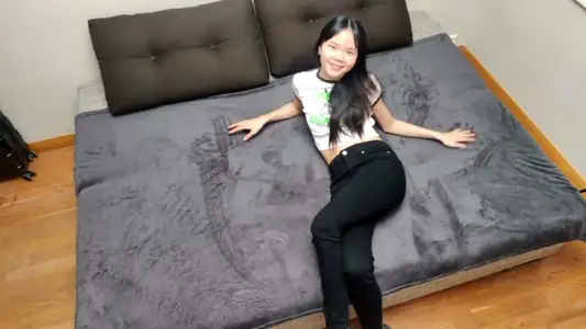 沒時間脫掉牛仔褲了——現在就想要那個緊緻的騷穴