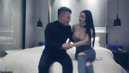 圈外圍，明星臉，配上一對大胸，黑森林超濃郁，人氣瞬時登頂，花式暴插各種視角