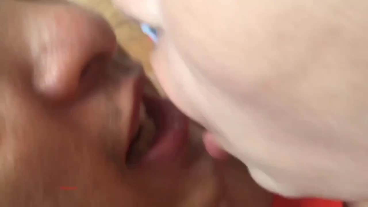 美容院離異的熟女老闆娘，毛髮旺盛性慾很強，應該是很長時間沒有滋潤了，對白精彩，身材顏值都是比較完美，這種熟女少婦誰能不喜歡