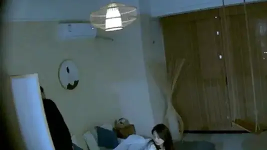 酒店偷拍系列：360度窺視休息日白領美女的溼身誘惑