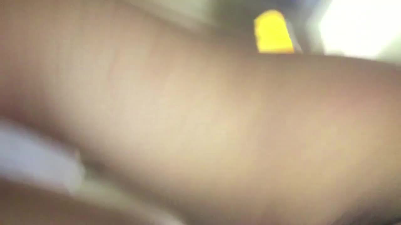 小情侣在家爱爱吃鸡啪啪 身材不错 骚逼淫水直流 干得满脸潮红 被无套输出不能内射只能口爆吃精不能浪费了