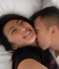 超可愛漂亮的小美女和男友在即親密自拍漂亮的臉蛋誘人的奶子最後還說“幹我”.