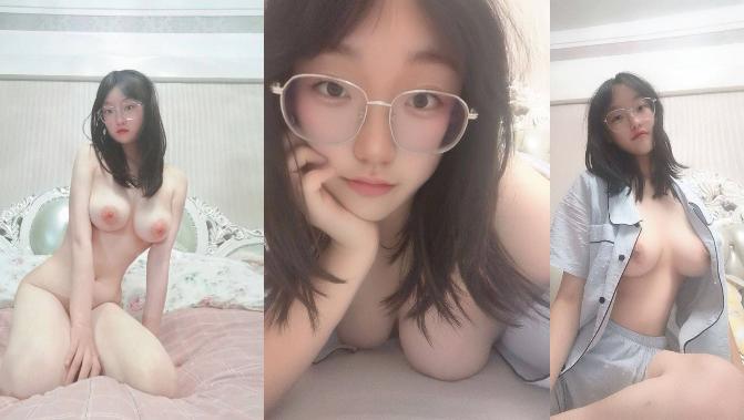 頂級大奶眼鏡妹【蘇荷】完美身材粉嫩酮體，性感美腿更是撩人自慰玩穴私拍流出