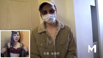 妹妹玩換裝遊戲最後玩過火.