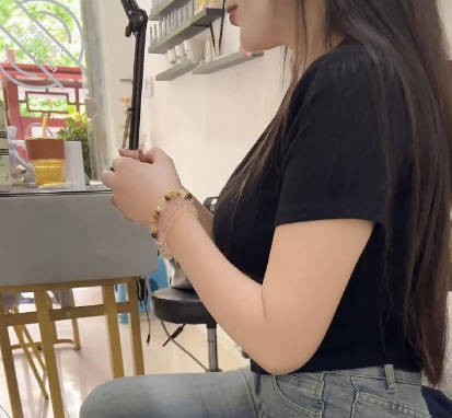 海角社區.美容店裡強上翹臀老闆娘