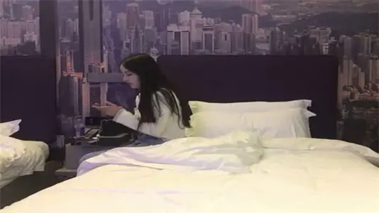步賓探花高清實拍：顏值爆表女神！巨乳肥臀極致誘惑，火辣身材瘋狂輸出