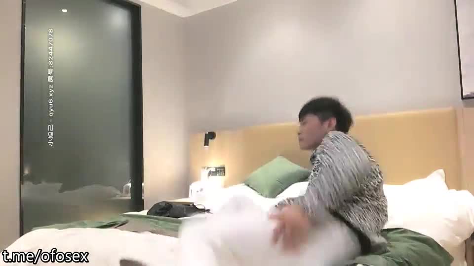 约妹达人有男朋友黑色长裙妹子，搞得时候给你对象打电话，按着脱下肉丝要自己脱内裤，操的妹子爽翻天