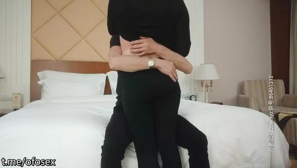 舞廳認識的倆妹子一起玩雙飛