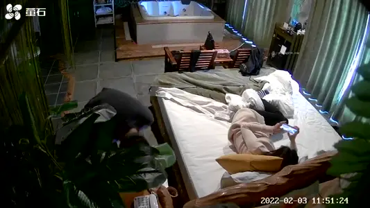 眼鏡反差婊學妹和中年胖叔開房自己坐上去騎的停不下來