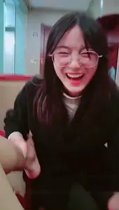 貴州師範騷貨劉X娟帶作業本開房 邊寫作業邊被男友狂操內射