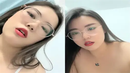 肉絲高跟肥臀巨乳眼鏡騷貨，淫聲蕩語撩騷互動！道具狂玩騷逼高潮噴水，浪叫不斷！