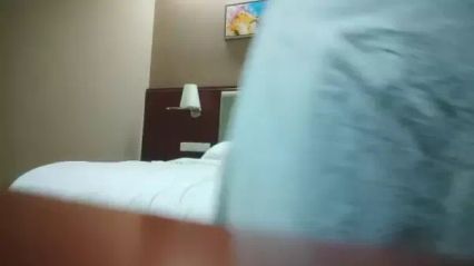 利哥探花非常能操操的老哥回归首秀，有点文静清纯纯长腿妹，苗条身材掰穴69舔弄，骑乘猛操操毛毛浓密