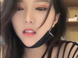 極品女神奶奶奶奶哦情趣透視裝衛生間自慰秀