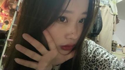 暗戀許久的女神被我下藥拿下了，完全沒有反應 偷偷無套抽插內射了她