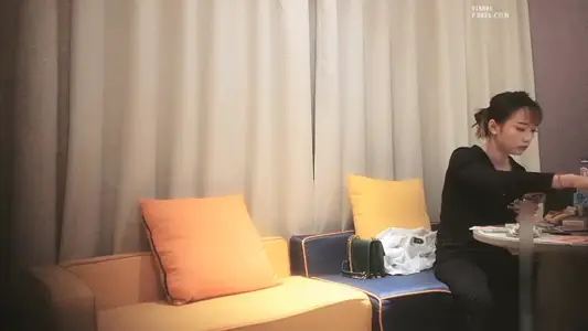 年轻嫩嫩清秀小美女稚嫩风情，黑裙性感脱掉后没想到身材还不错，苗条软软摸着好销魂，啪啪抽送极品啊