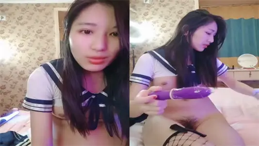 極品美少女飢渴難耐！道具自慰全過程淫蕩表情實錄