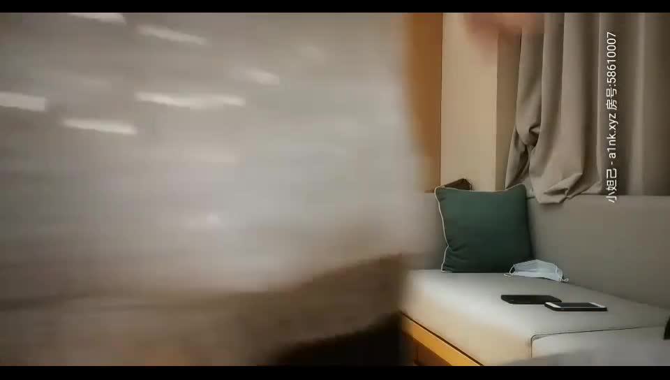 約了個甜美肉肉身材紋身妹子啪啪，翹起屁股口交舔弄上位騎坐抖動自己套弄