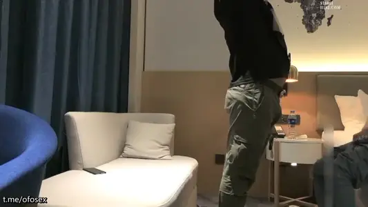 极品气质御姐 贴身衬衣修身牛仔裤特别显身材啊 高挑大长腿温柔容颜看了就想狠狠侵犯操她，啪啪冲击猛插