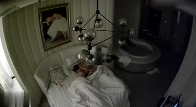 酒店偷拍-星期天約炮單位眼鏡悶騷女財務開房下面毛多性慾強