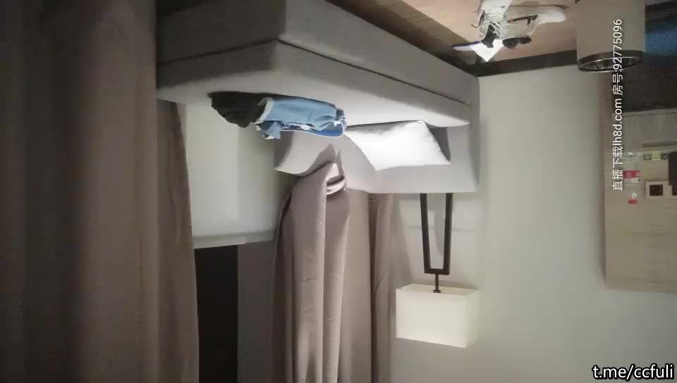 9總全國探花新人大屌老哥代班短裙妹子，穿上紅色情趣裝上位騎坐床邊抬腿猛操