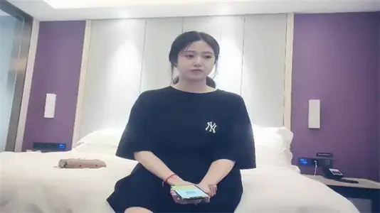 探花實錄 清純文靜馬尾學妹深喉特寫性感嬌喘 硬到忍不住按牆後入瘋狂輸出