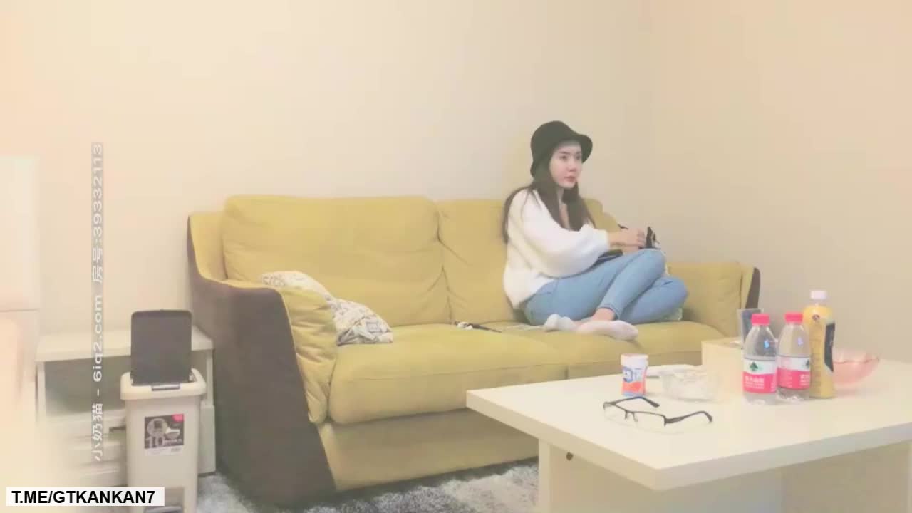 黑色漁夫帽萌萌噠美女帶著帽子操逼