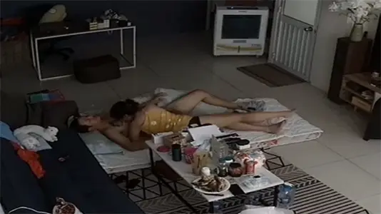 家庭網絡偷窺實錄：極品騷婦慾火焚身全記錄