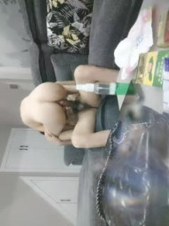 强子约妹性感白皙美臀外围小姐姐，要在沙发上操，超近距离视角一览无余，正入抽插大屁股骑乘套弄