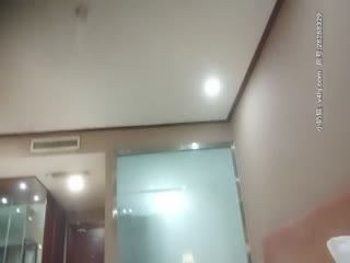 《骚飘飘专业搞鸡》浴足按摩店撩妹砸了3400元把8号良家少妇勾搭到酒店开房激情对白精彩