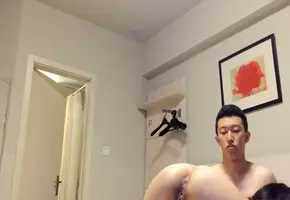 罕见牛逼长者小尾巴的的强壮炮男硕大阳具征服无数饥...